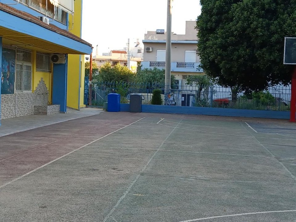Αποτέλεσε πρωτοβουλία της υποδιευθύντριας του 2ου Δημοτικού Ν. Αλικαρνασσού στο Ηράκλειο, ωστόσο φαίνεται ότι τα αποτελέσματα που έχει οδηγούν κι άλλα σχολεία στην εφαρμογή του