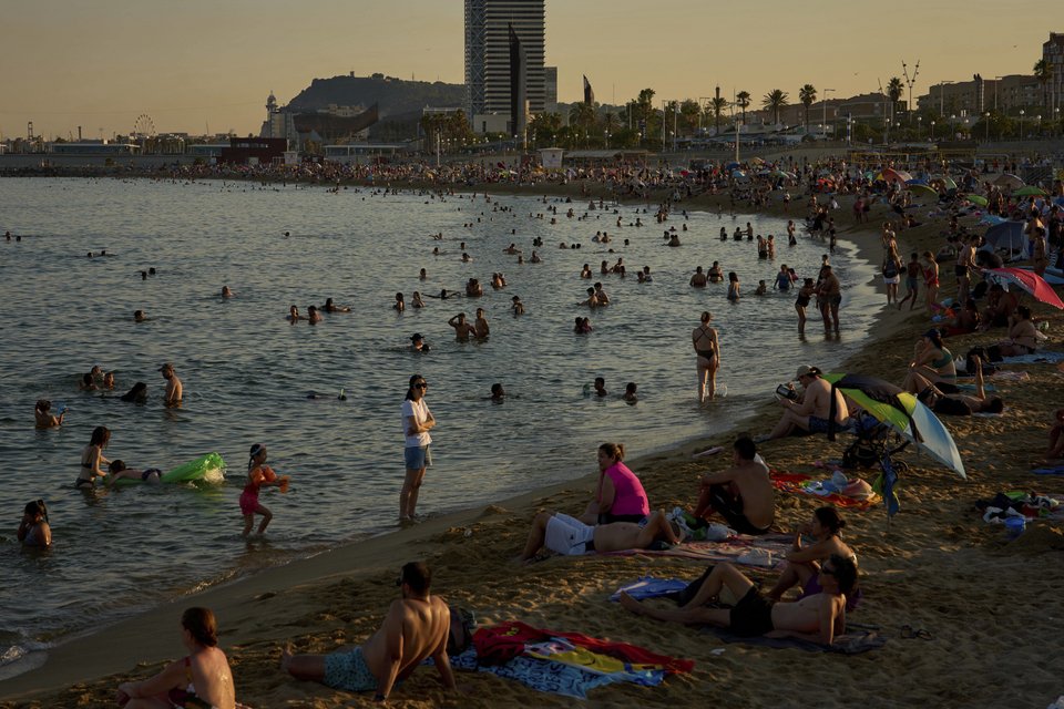 Γεμάτες οι παραλίες στην Ισπανία