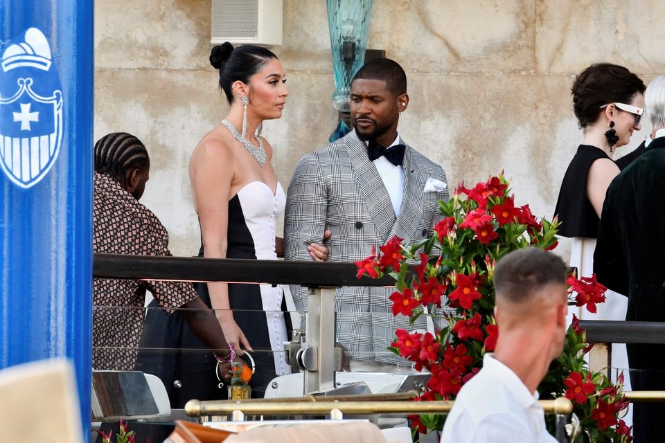 O Usher με την σύζυγό του Τζένιφερ Γκοϊγκοετσέα