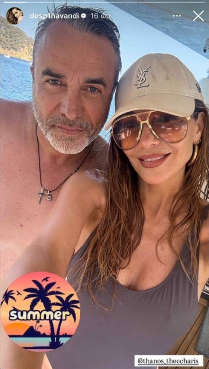 Η Δέσποινα Βανδή με ολόσωμο, καφέ μαγιό