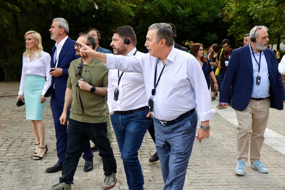 Ο Νίκος Χαρδαλιάς ξεναγήθηκε από τον πρόεδρο του Ιδρύματος Ωνάση, Αντώνη Παπαδημητρίου.