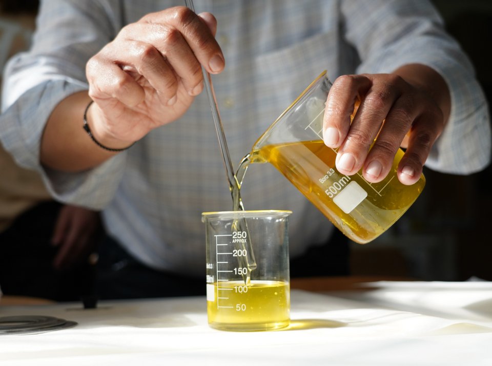 Ο κ. Γιάννης Παπουτσής έφτιαξε με τους μαθητές του, φυσικά καλλυντικά στο εργαστήριο του σχολείου