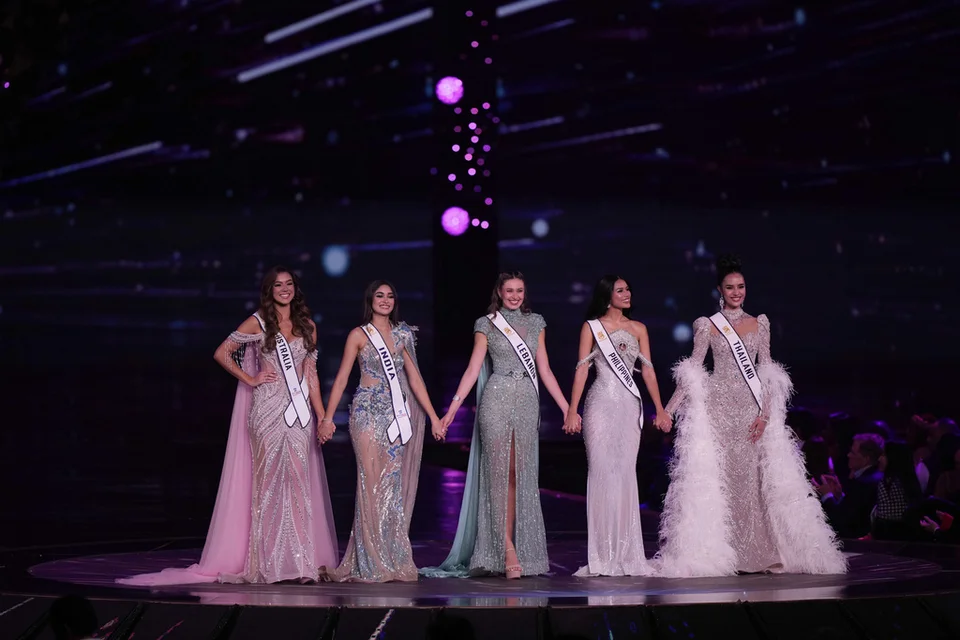 Οι πέντε διαγωνιζόμενες από την Ασία και την Ωκεανία ποζάρουν κατά τη διάρκεια του τελικού του 72ου διαγωνισμού ομορφιάς Miss World