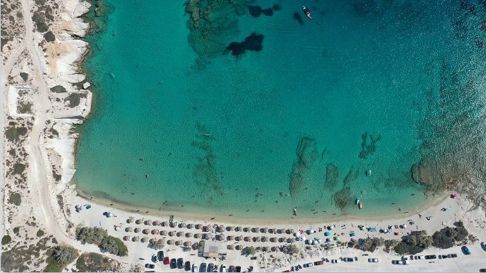 Η παραλία Πράσσα στην Κίμωλο
