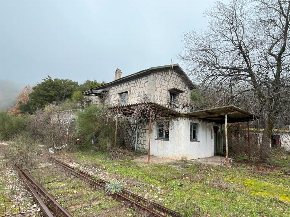 Το βοηθητικό πέτρινο κτήριο. Υφιστάμενη κατάσταση