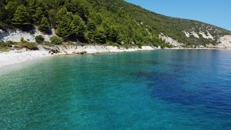 Το μεγαλύτερο νησί της Αλβανίας είναι ανοιχτό στους τουρίστες από το 2015 / SHUTTERSTOCK