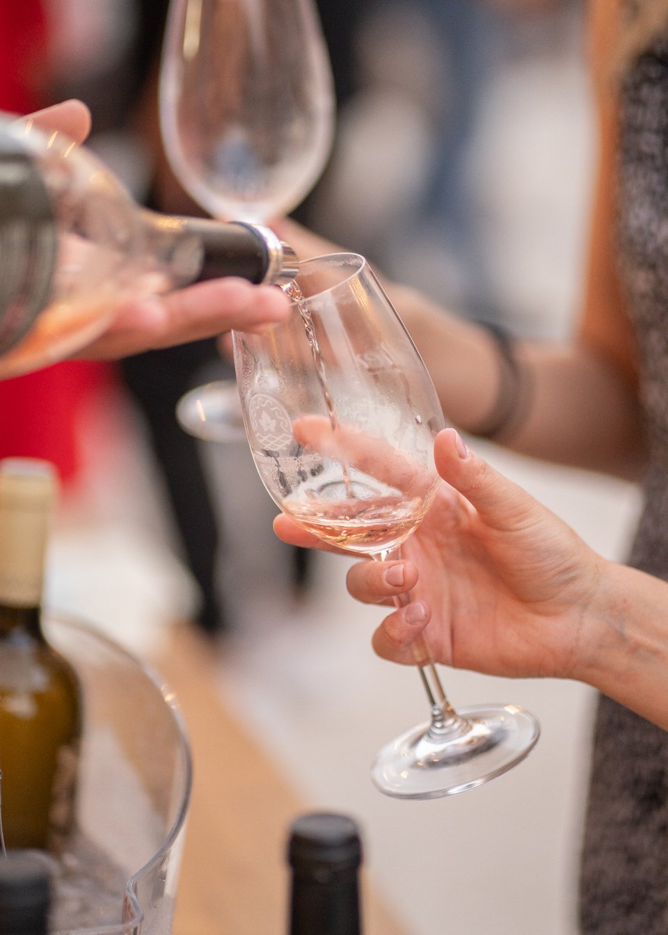 Δοκιμάζοντας κρασιά στο 3ο Messinia Terroirs Wine Festival / Φωτογραφία:Messinia Terroirs Wine Festival