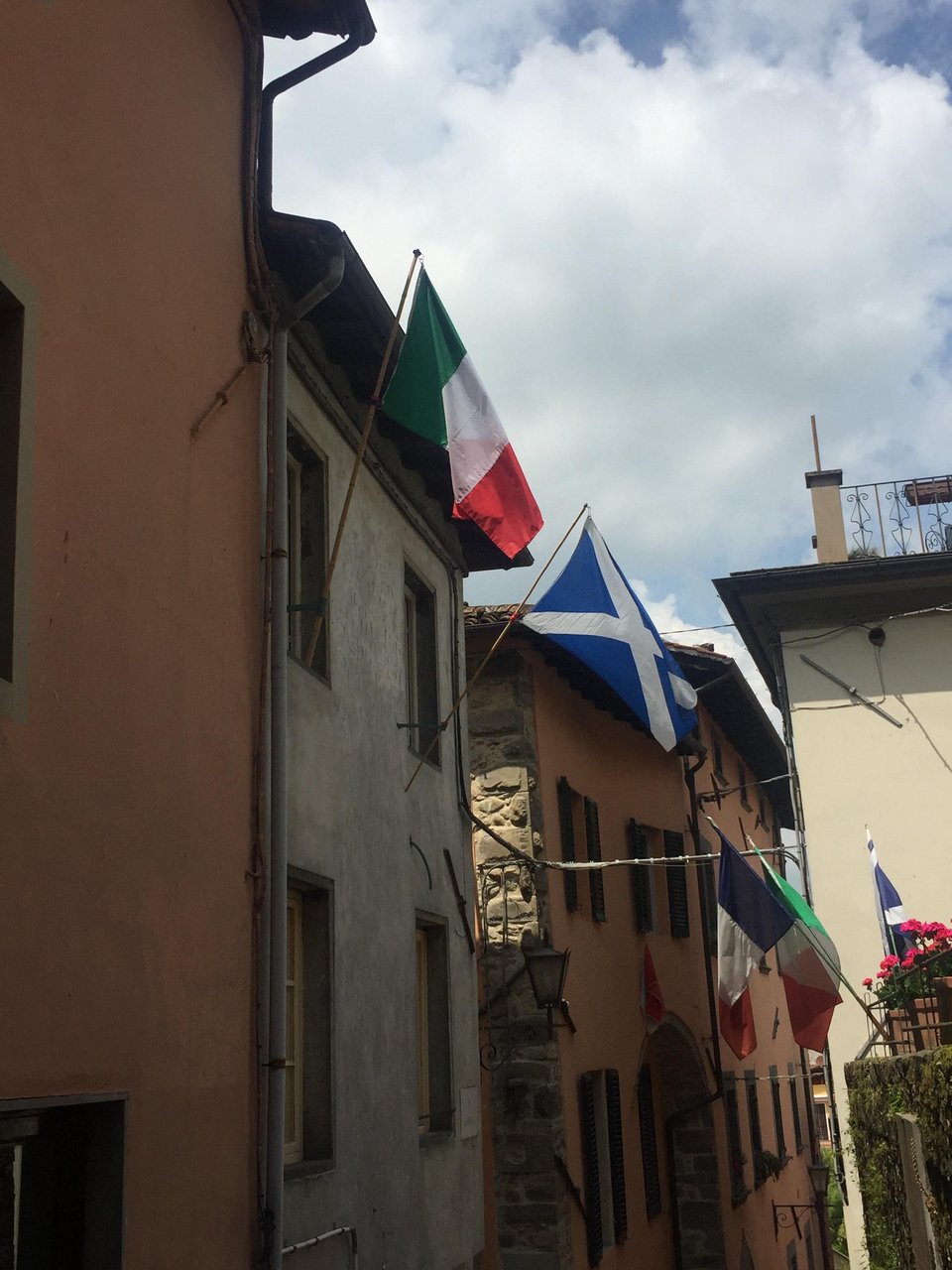 Για πολλούς κατοίκους της Barga, ιδίως τους νεότερους που έχουν γεννηθεί είτε στη Σκωτία είτε στην Ιταλία από Σκωτσέζους γονείς, η ταυτότητα είναι διττή / FACEBOOK
