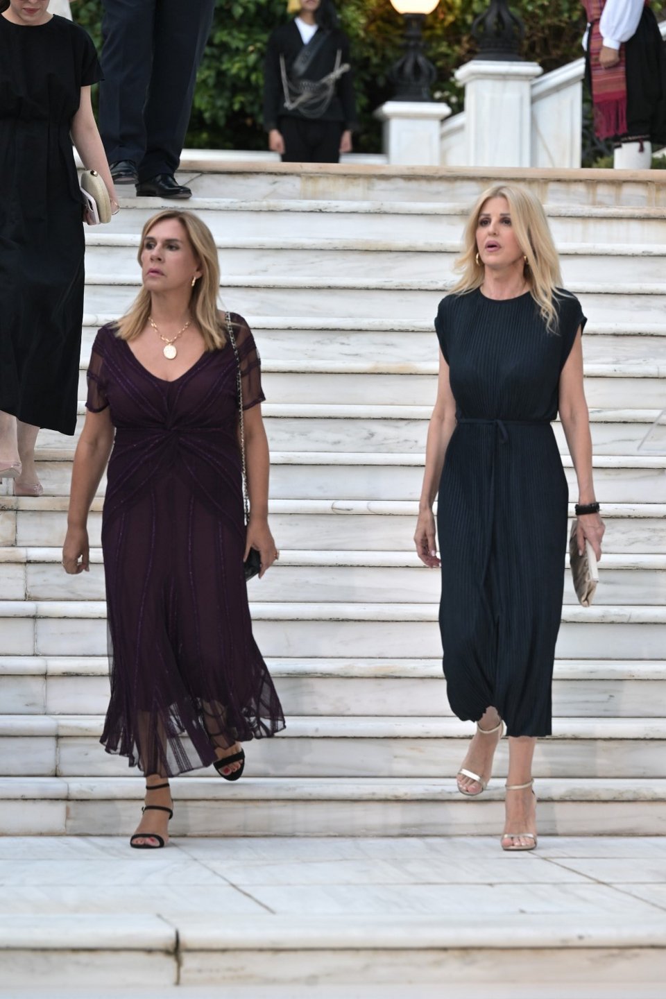 Η υφυπουργός Ανάπτυξης Ζωή Ράπτη (αριστερά) και η υφυπουργός Τουρισμού, Έλενα Ράπτη