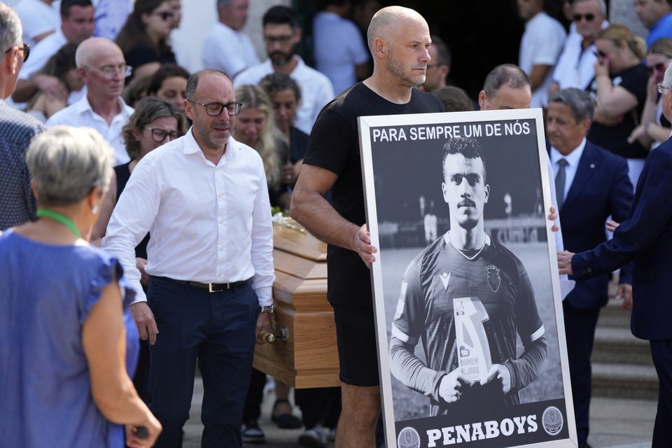 Συγκίνηση στην κηδεία του Ζότα