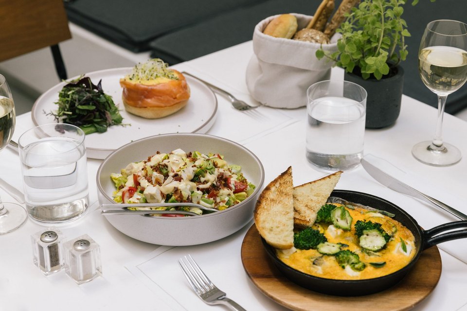 Κυκλαδίτικη φρουτάλια στο Cycladic café / Φωτογραφία: cycladic.gr, Πάρις Ταβιτιάν