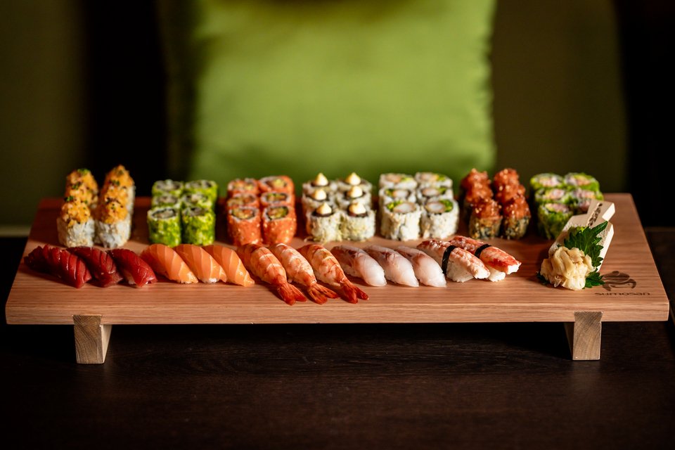 Μaki, sushi και sashimi στο pop-up εστιατόριο Sumosan στο One&Only Aesthesis, στη Γλυφάδα / Φωτογραφία: Courtesy of One&Only Aesthesis / Sumosan