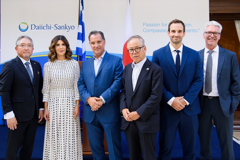 Κ. Kato Masahiro, Διευθύνων Σύμβουλος Daiichi Sankyo Ευρώπης και Καναδά, κα. Θωμαΐς Κωνσταντοπούλου, Γενική Διευθύντρια της Daiichi Sankyo, στην Ελλάδα, Υπουργός Υγείας, Άδωνις Γεωργιάδης, κ. Ito Koichi, Πρέσβης της Ιαπωνίας στην Ελλάδα, Δρ. Άρης Αγγελής, Γενικός Γραμματέας Στρατηγικού Σχεδιασμού, Υπουργείο Υγείας, Καθ. Markus Kosch, Επικεφαλής Ογκολογίας Daiichi Sankyo Ευρώπης και Καναδά