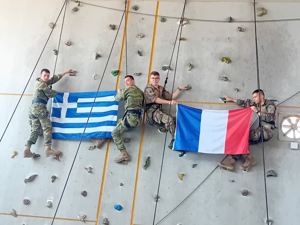 Κοινές ασκήσεις Γάλλων και Ελλήνων σπουδαστών στις ένοπλες δυνάμεις / Εικόνα: ΓΕΣ