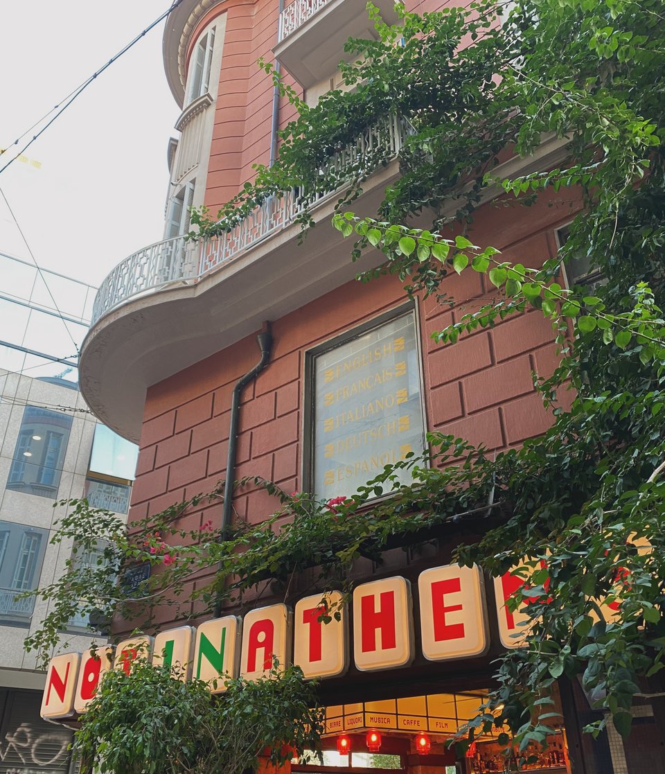 H άλλη πλευρά της ταμπέλας γράφει «Not In Athens» / Φωτογραφία: Μάνος Λειβαδάρος/iefimerida