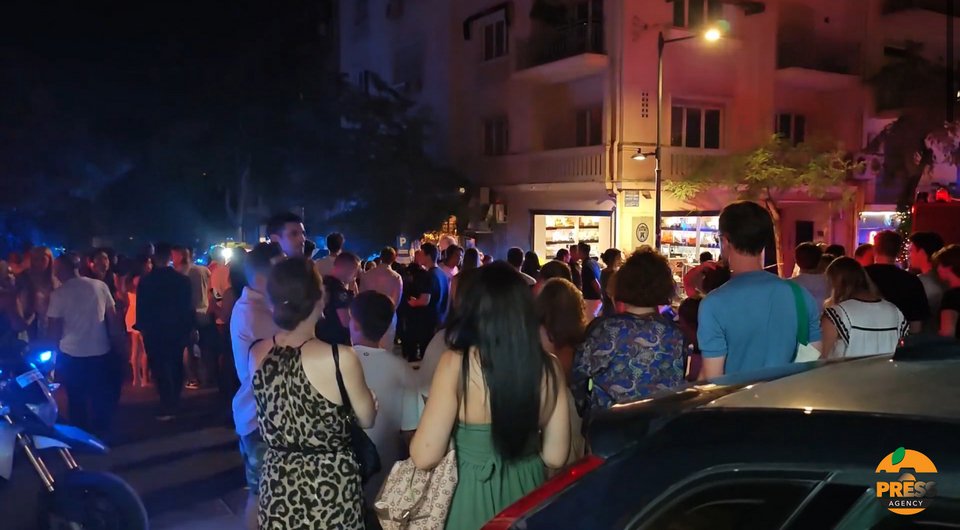 Το σημείο που εγινε το τροχαίο στο Κολωνάκι οπου τζιπ προσέκρουσε σε εστιατόριο