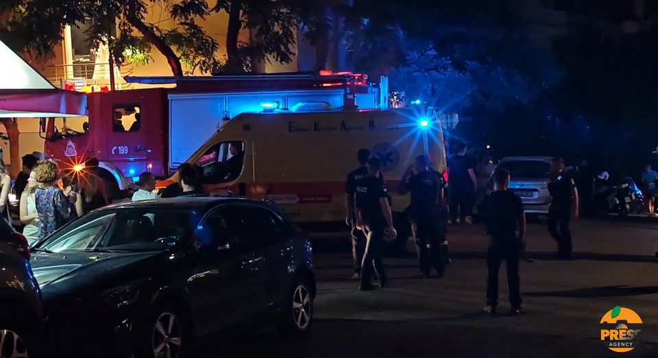 Το σημείο που εγινε το τροχαίο στο Κολωνάκι οπου τζιπ προσέκρουσε σε εστιατόριο