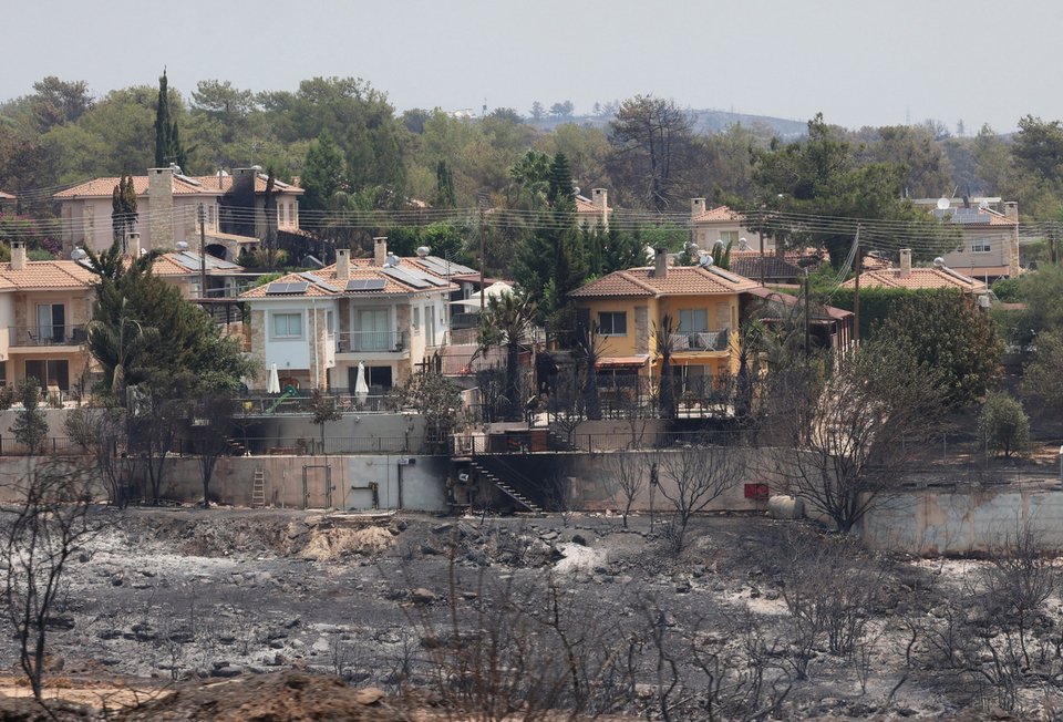 Καταστροφή στην Κύπρο από τη μεγάλη φωτιά / ΚΥΠΕ
