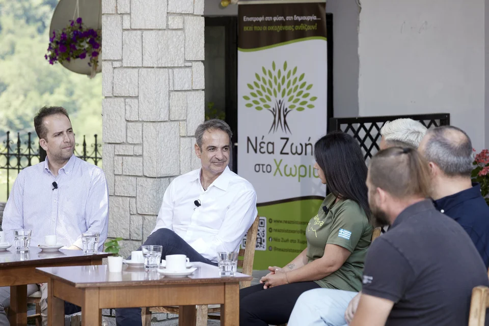 Συζήτηση του πρωθυπουργού Κυριάκου Μητσοτάκη με πολίτες στη Φουρνά Ευρυτανίας / Γ.Τ. ΠΡΩΘΥΠΟΥΡΓΟΥ / ΠΑΠΑΜΗΤΣΟΣ ΔΗΜΗΤΡΗΣ