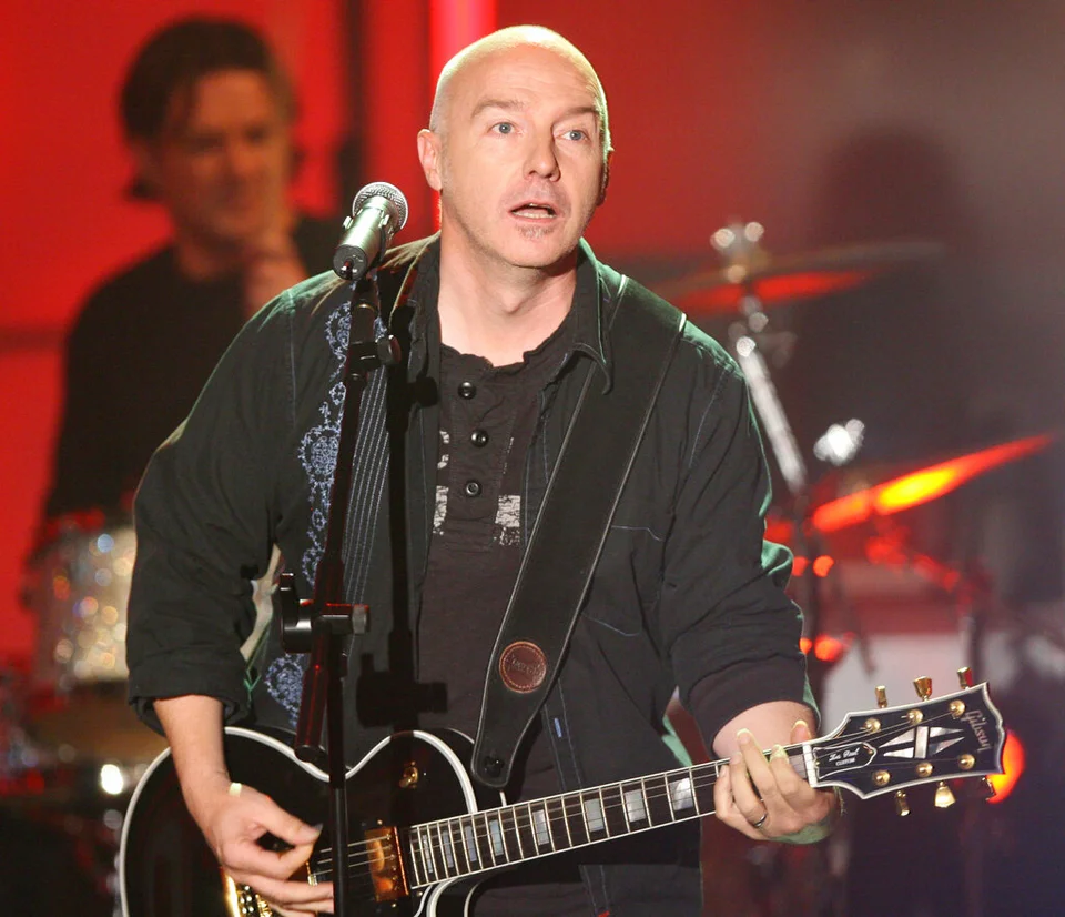 Ο μουσικός Midge Ure σε παλιότερη φωτογραφία