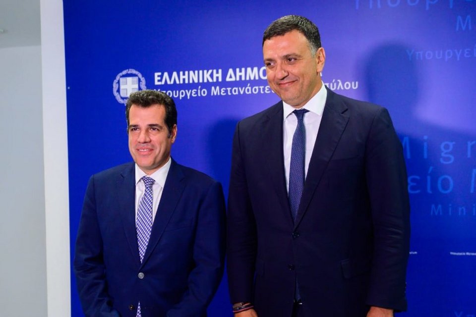 Οι υπουργοί Μετανάστευσης & Ασύλου και Ναυτιλίας & Νησιωτικής Πολιτικής, κ.κ. Πλεύρης και Κικίλιας