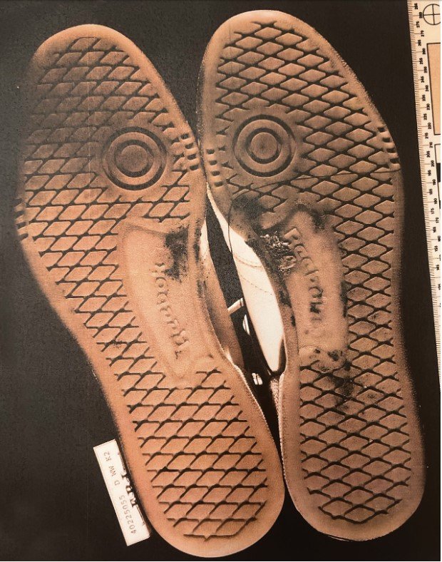 Τα χαρακτηριστικά παπούτσια μάρκας Reebok του Σούμαν / INTERPOL