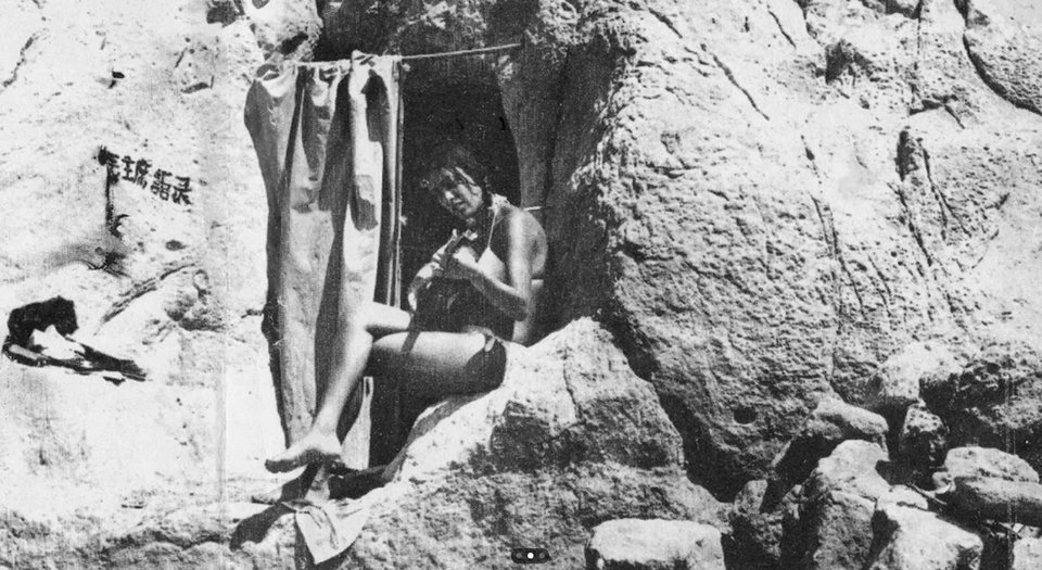 H Tζόνι Μίτσελ στα Μάταλα το 1970 / FACEBOOK