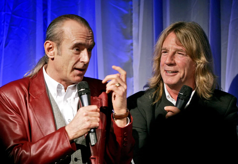 Τα μέλη των Status Quo, Φράνσις Ρόσι αριστερά και Ρικ Πάρφιτ