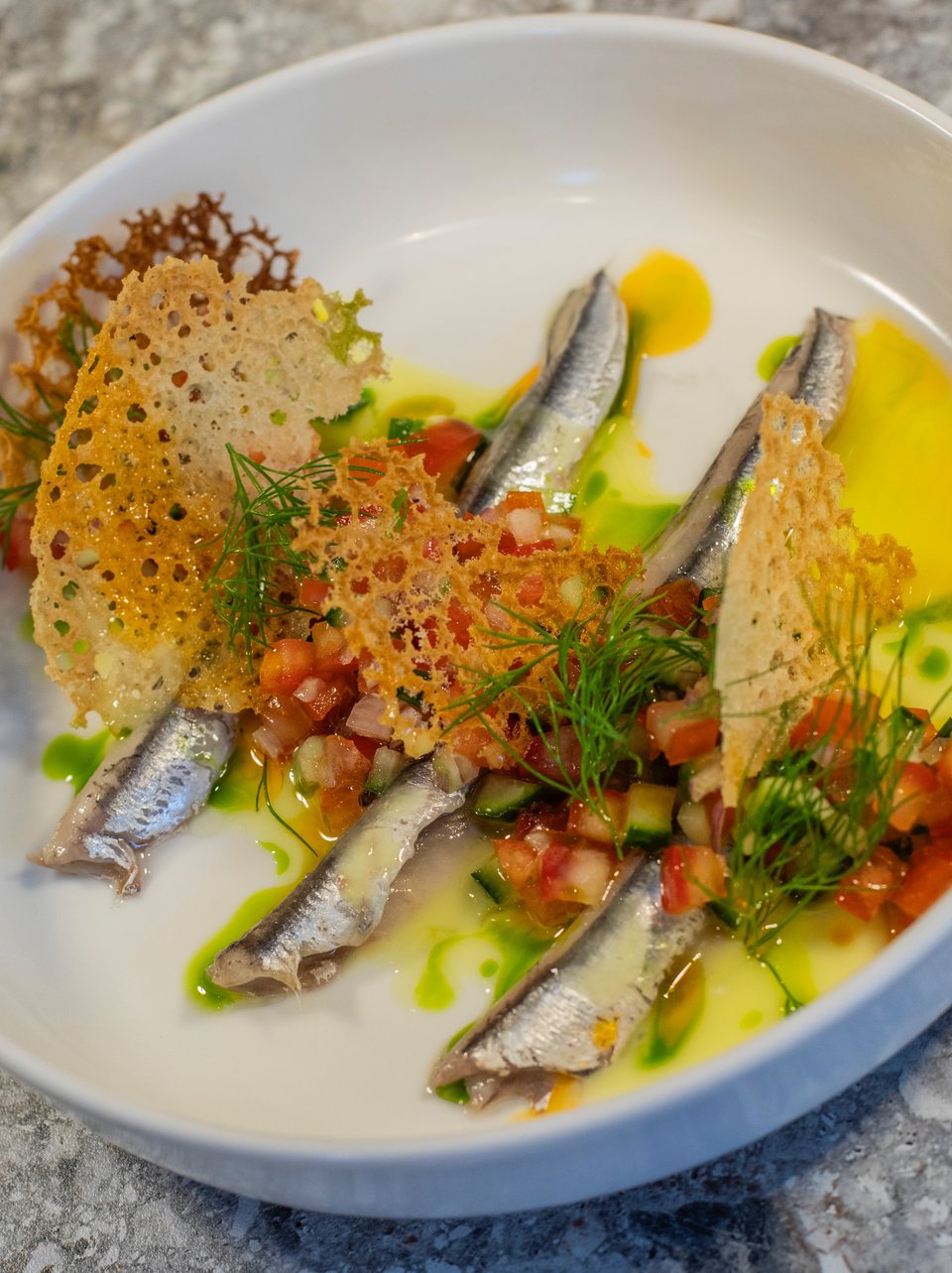 Ο γαύρος μαρινάτος είναι ένα γευστικό ταξίδι στη Μεσόγειο  / Φωτογραφία: Μαρία Μαράκη