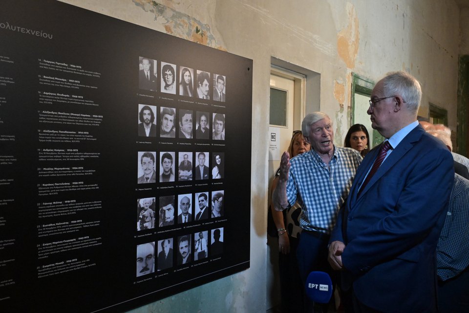 Ο ΠτΔ Κωνσταντίνος Τασούλας ξεναγείται στο μουσείο για τους αγωνιστές του αντιδικτατορικού αγώνα / Eurokinissi