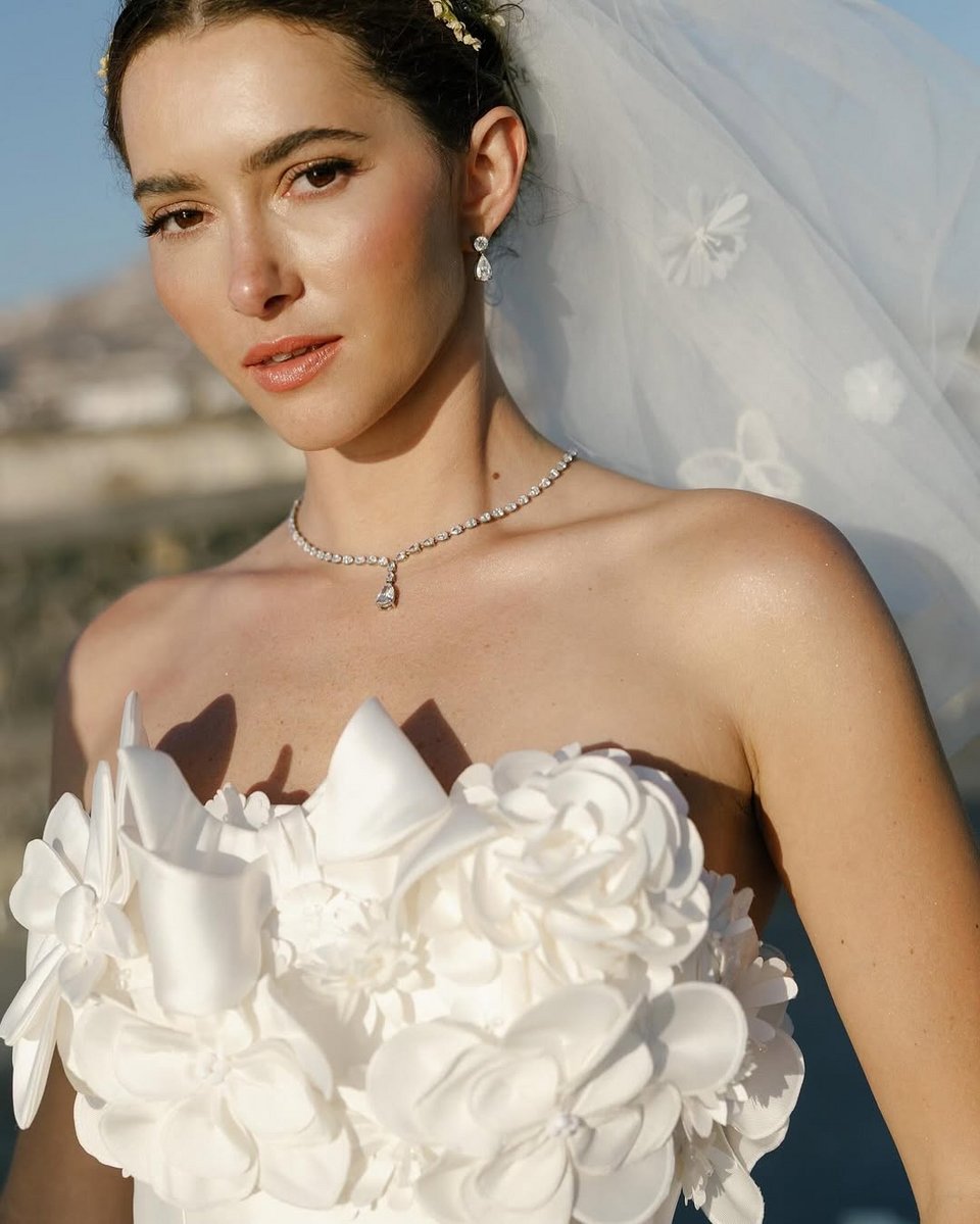 Η Madeleine White με το Oscar de la Renta νυφικό της