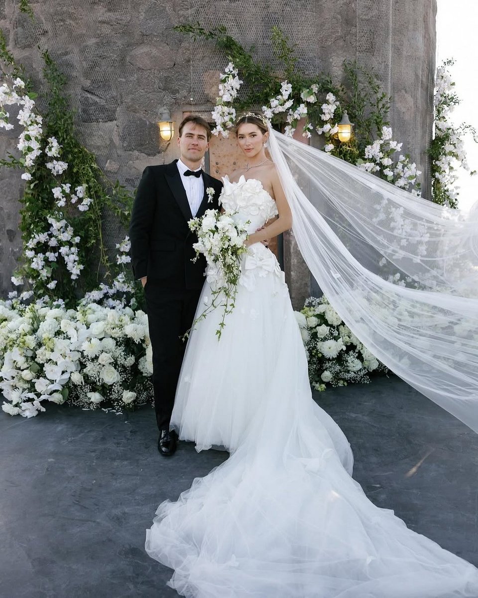 Η Madeleine White και ο Andrew Fedyk μετά τον γάμο