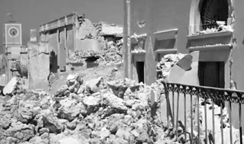 Καταστροφές στη Σαντορίνη από τον ισχυρό σεισμό