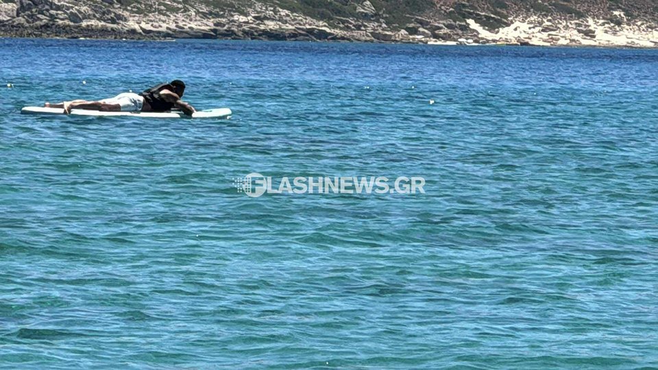 Ο Γιάννης Αντετοκούνμπο απολαμβάνει την Κρήτη κάνοντας SUP