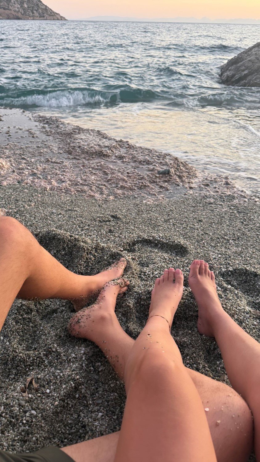 Το αγαπημένο ζευγάρι απολαμβάνει στιγμές χαλάρωσης