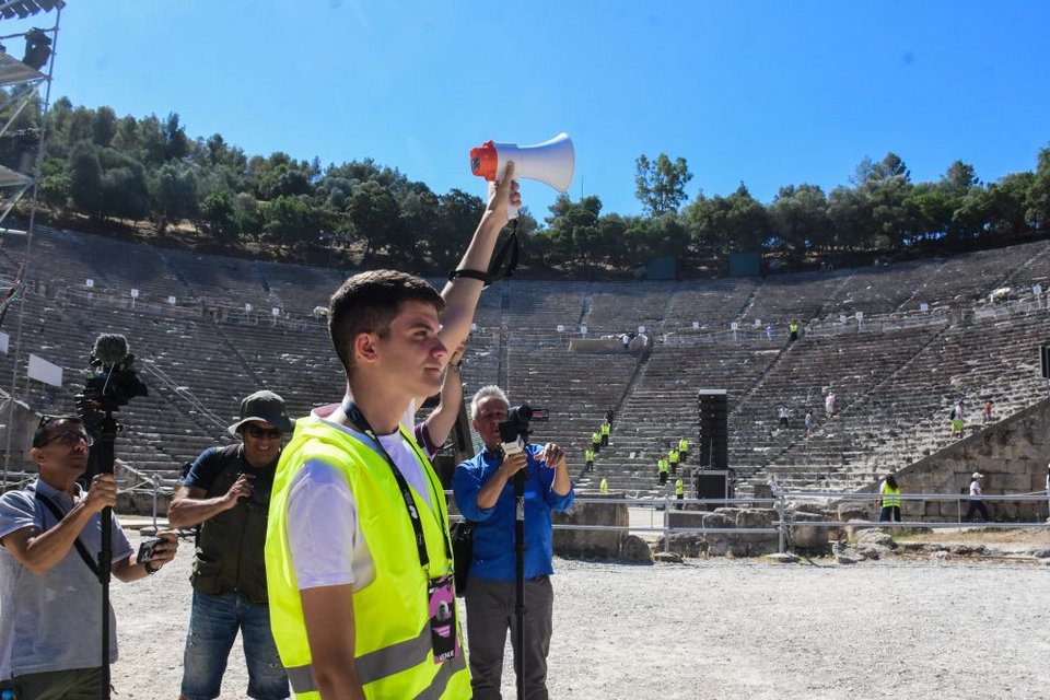 Κατά την εξέλιξη της άσκησης δόθηκε ιδιαίτερη έμφαση στην ασφάλεια και την άμεση απομάκρυνση των θεατών προς ασφαλή σημεία