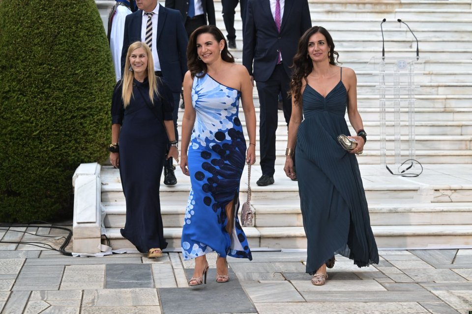 Σέβη Βολουδάκη και Όλγα Κεφαλογιάννη με την αδελφή της Χριστίνα