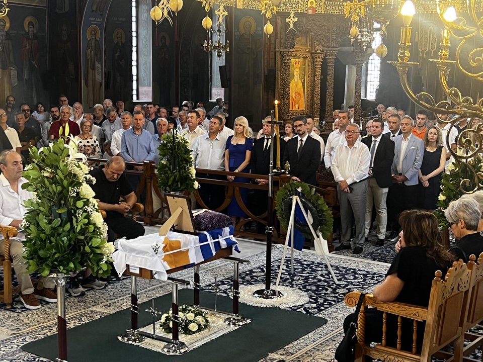 Η τελετή αποχαιρετισμού στον ήρωα της ΕΛΔΥΚ, Θεόδωρο Χαραλαμπίδη / ΑΠΕ-ΜΠΕ