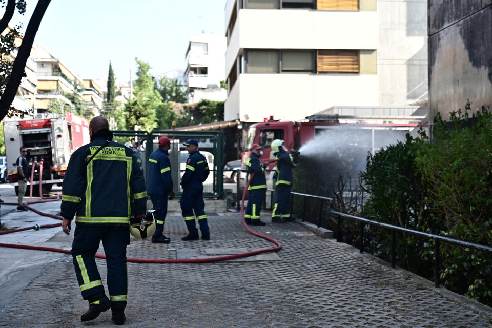 Άμεση επέμβαση της Πυροσβεστικής στη φωτιά που ξέσπασε σε ιδιωτική κλινική στον Χολαργό / Eurokinissi