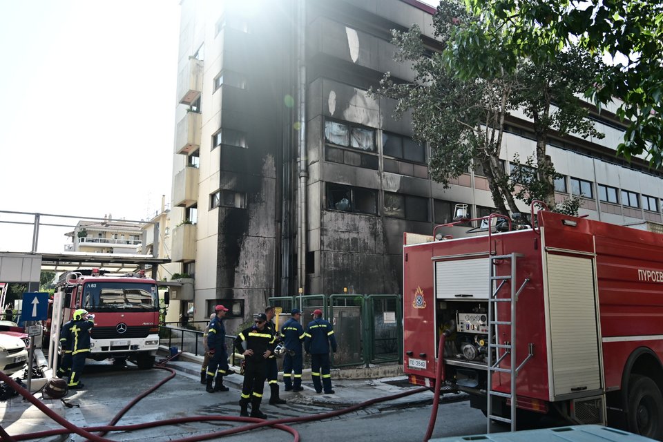Άμεση επέμβαση της Πυροσβεστικής στη φωτιά που ξέσπασε σε ιδιωτική κλινική στον Χολαργό / Eurokinissi