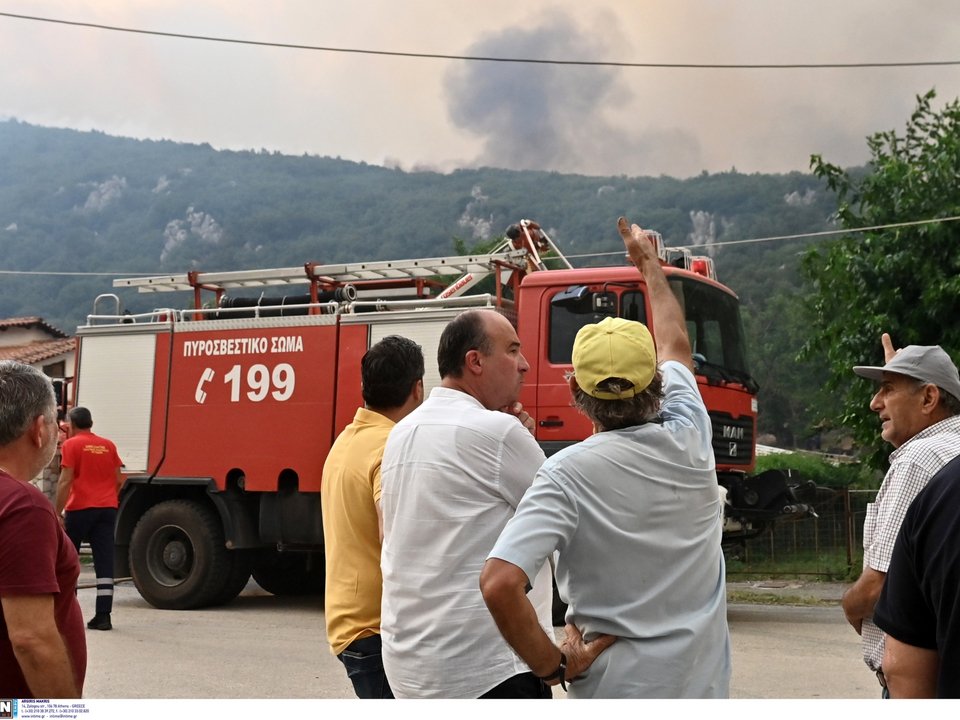 Μάχη με τις φλόγες στον Φενεό Κορινθίας / Φωτογραφία: Intimenews/ΨΩΜΑΣ ΒΑΣΙΛΗΣ