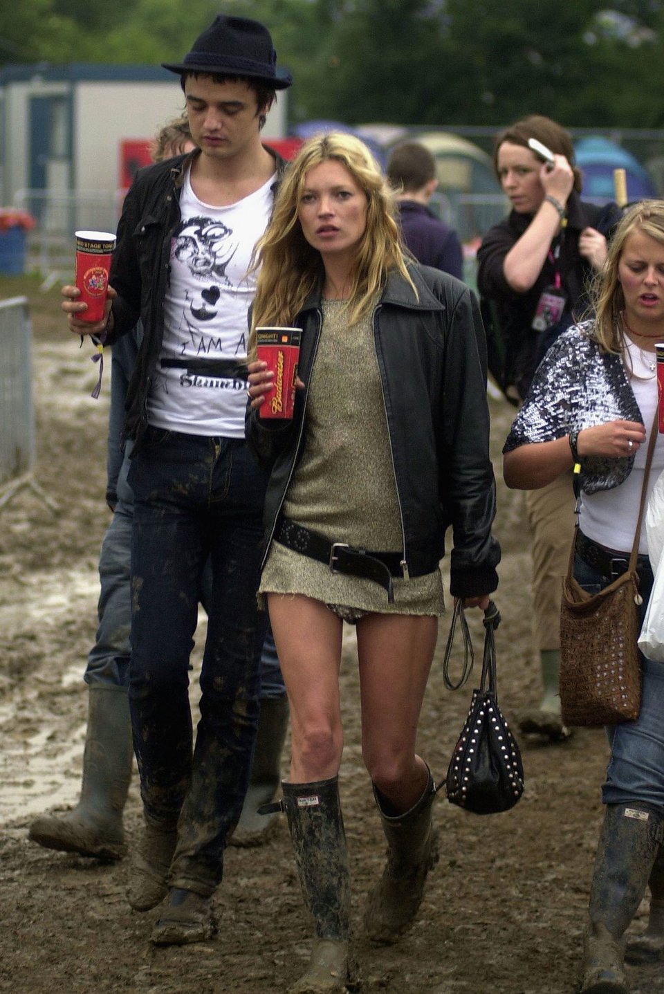 Η εμβληματική εμφάνιση της Κέιτ Μος στο Glastonbury το 2002/Φωτογραφία: Getty Images
