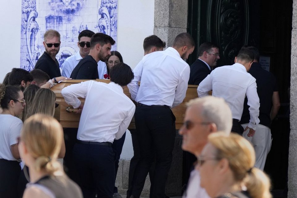 Η κηδεία των άτυχων αδελφών