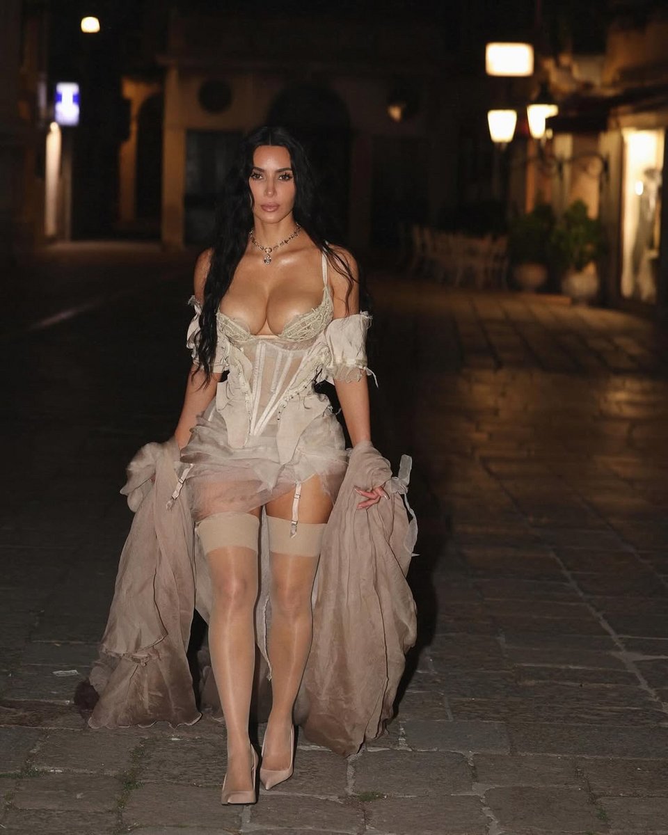Η Κιμ Καρντάσιαν στο pre wedding party των Μπέζος - Σάντσεζ