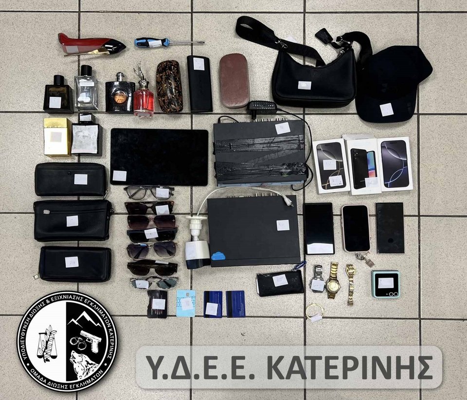 Αφαίρεσαν συνολικά διάφορα προσωπικά έγγραφα και αντικείμενα συνολικής αξίας που ξεπερνά τις 20.000 ευρώ. Φωτογραφία: ΑΠΕ ΜΠΕ