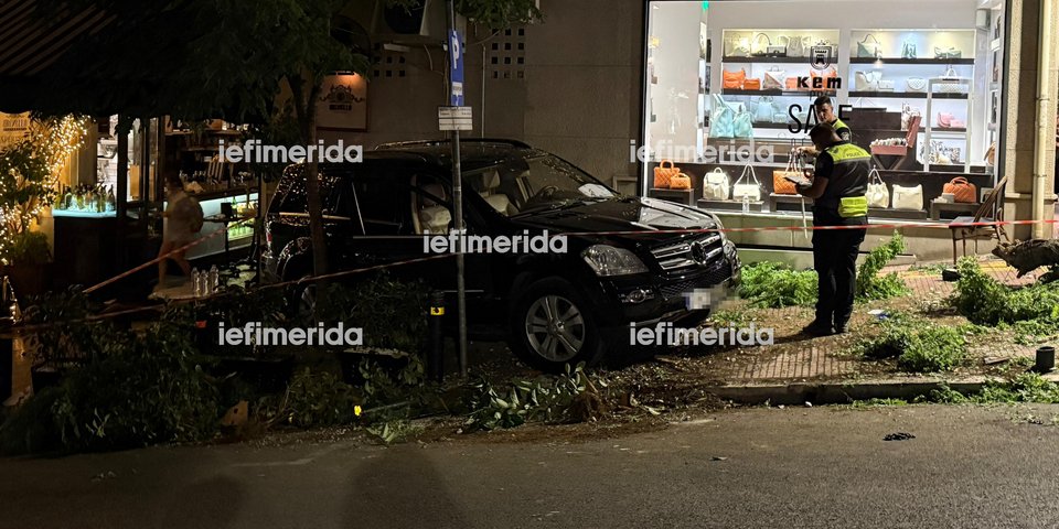 Το αυτοκίνητο που προσέκρουσε σε εστιατόριο στο Κολωνάκι
