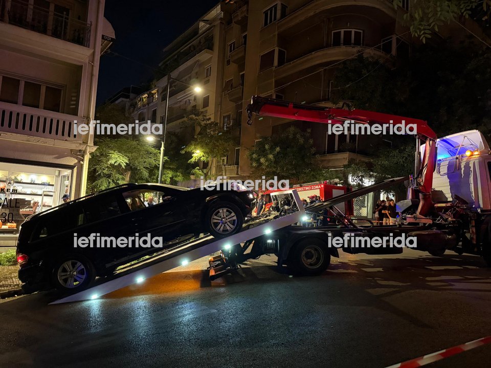 Το αυτοκίνητο που προσέκρουσε σε εστιατόριο στο Κολωνάκι