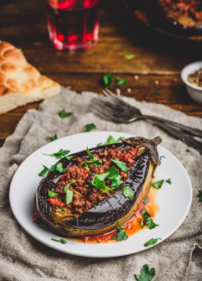 Μελιτζάνες γεμιστές με κιμά / Φωτογραφία: Shutterstock