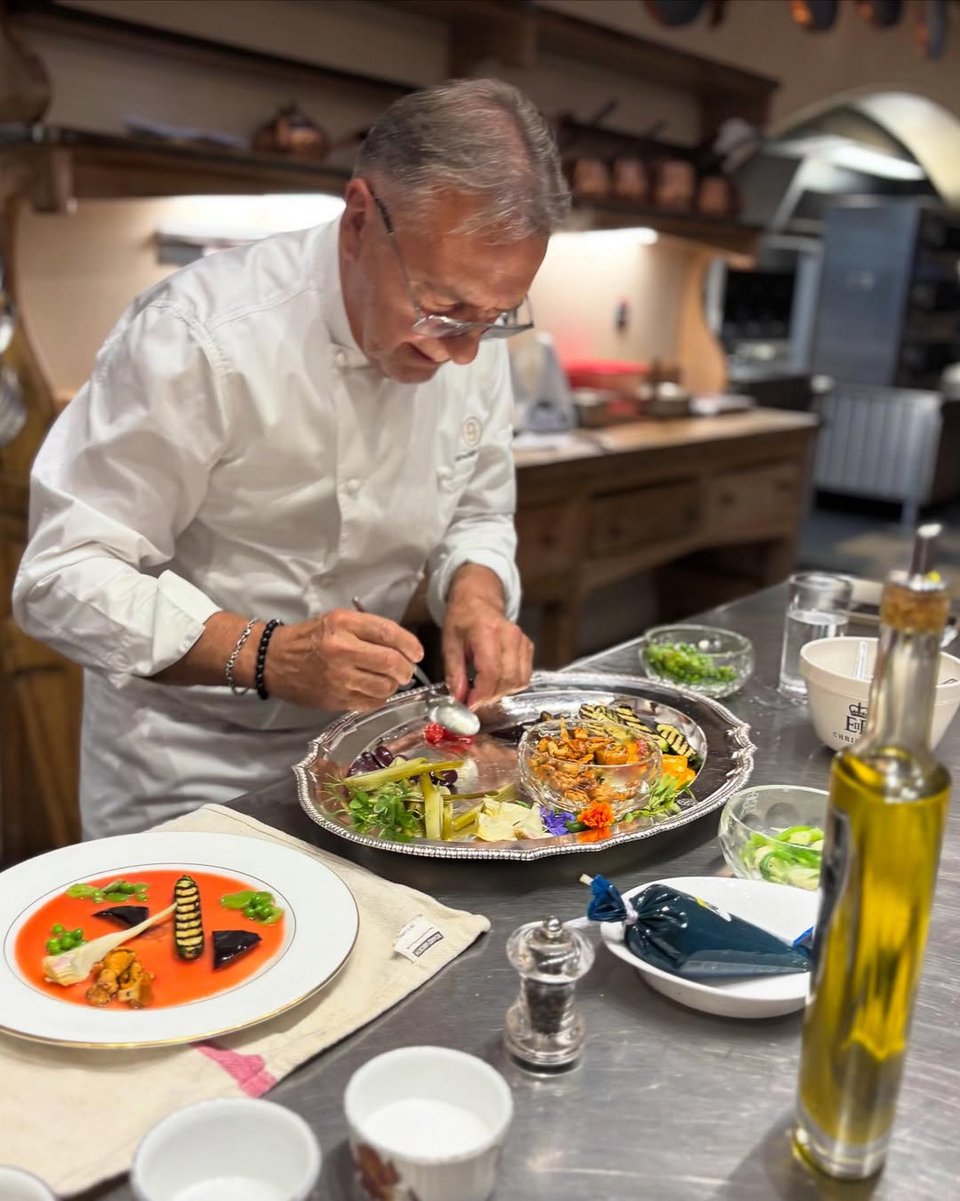 Ο Γάλλος σεφ Raymond Blanc ετοιμάζει το μενού του επίσημου δείπνου