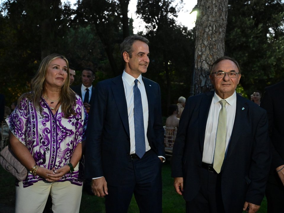 Ο Κυριάκος Μητσοτάκης και η πρόεδρος του ΙΝΕΔΙΒΙΜ, Άννα Ροκοφύλλου